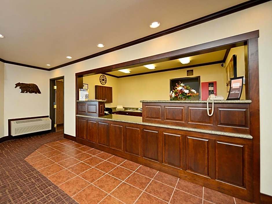 Yellowstone West Gate Hotel