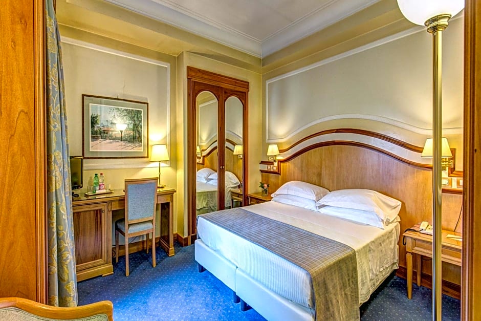 Hotel Londra & Cargill, Rome, Italy. Rates from EUR83.