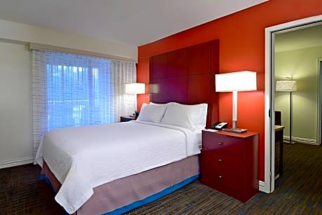 2 Bedroom 3 Queen Suite, 2 Bedroom Suite, Bedroom 1: 2 Queen, Bedroom 2: 1 Queen, Sofa Bed