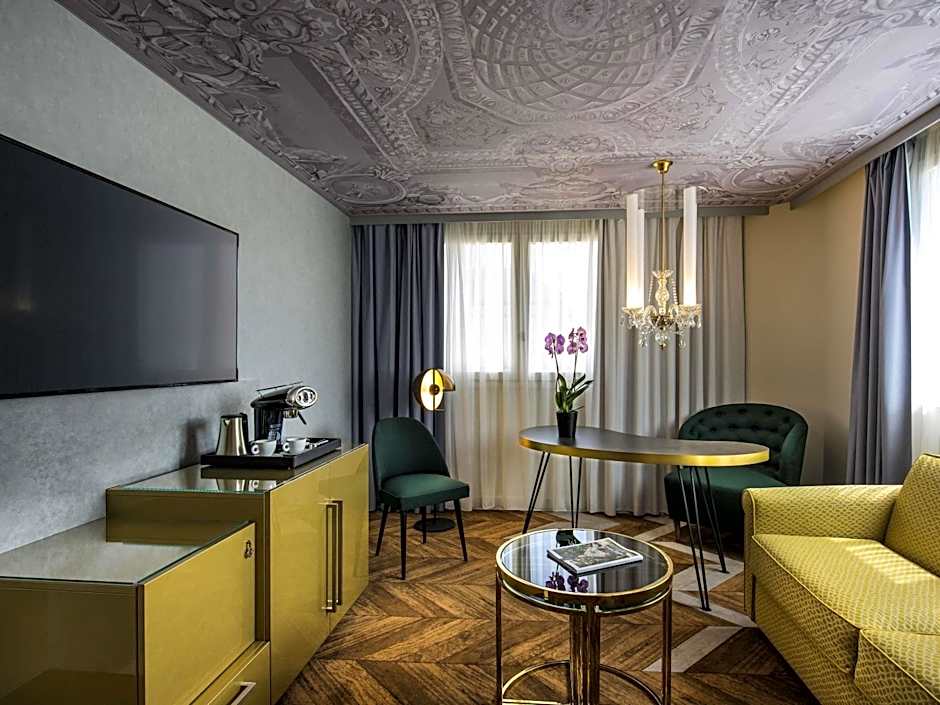 Le Louis Versailles Château Hotel-MGallery