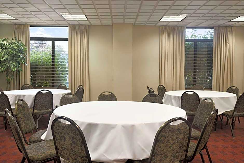 Wingate by Wyndham Chicago Schaumburg