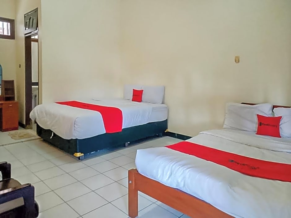 RedDoorz Syariah @ Hotel Sidomulyo Pacitan