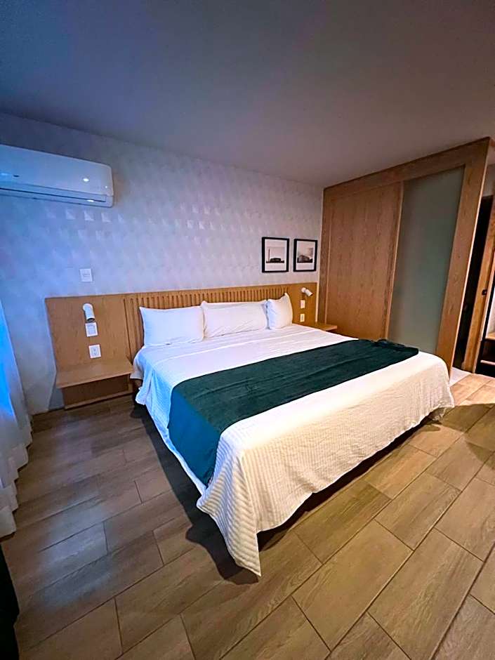 Oliva Plaza Hotel