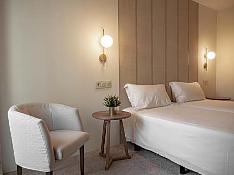 TWIN URBAN Back view room
