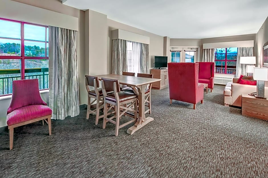 Black Fox Lodge Pigeon Forge, Tapestry Collection by Hilton