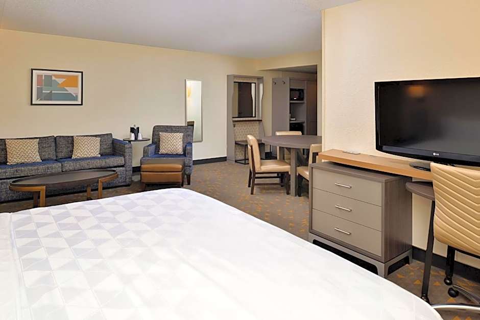 Holiday Inn Hotel & Suites Overland Park-Convention Center By IHG