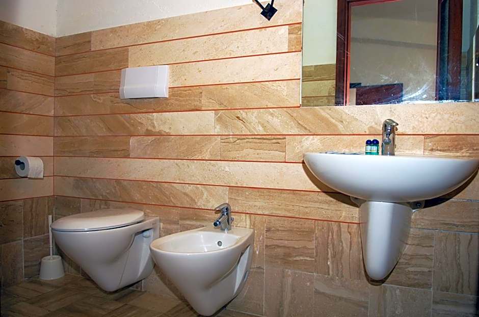 HOTEL Al FARO , SPIAGGIA LA CINTA ,SAN TEODORO