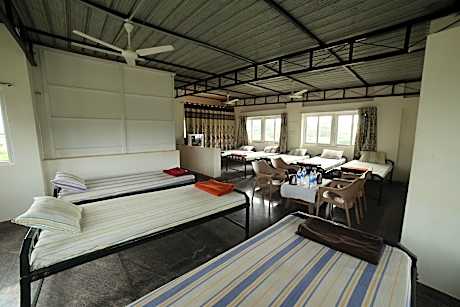 10 Bed Mixed Community Dorm