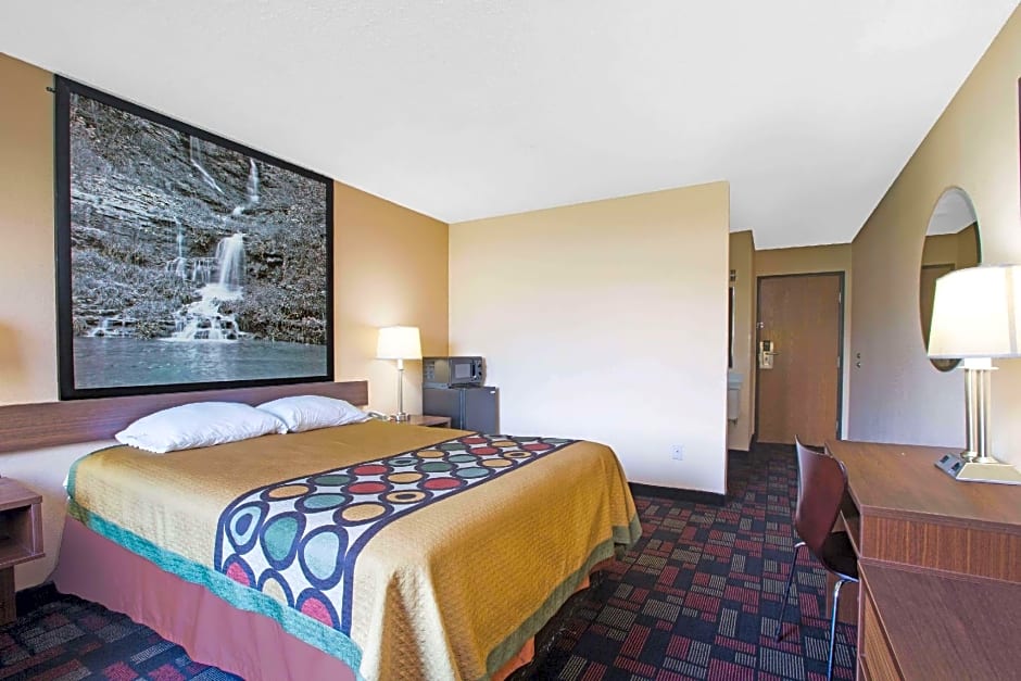 Super 8 by Wyndham Boonville