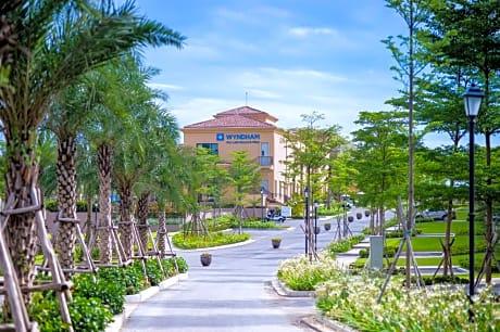 Wyndham Sky Lake Resort and Villas