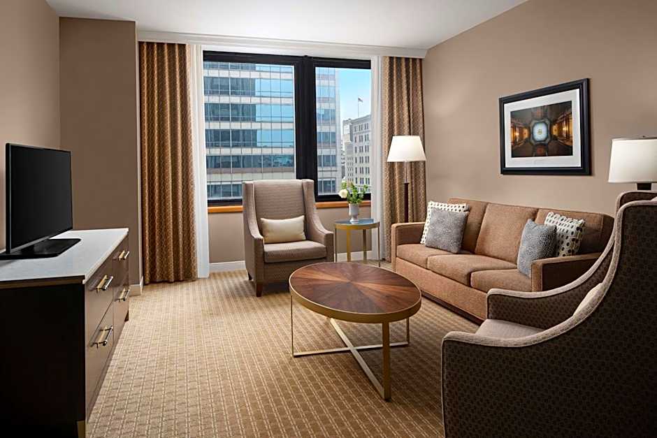 Hilton Indianapolis Hotel & Suites