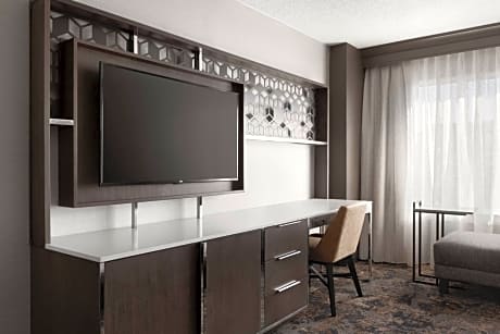 Studio King Suite - Hearing Accessible