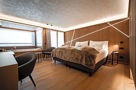 Deluxe Suite with Spa Bath