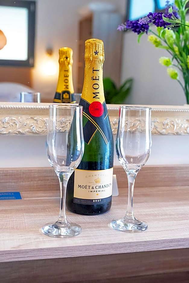 Serenity Luxe Suites