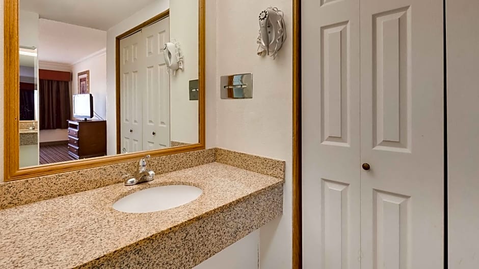 Best Western War Bonnet Inn