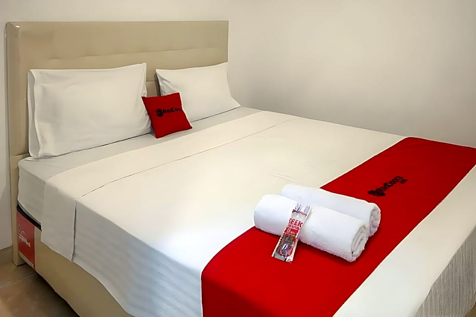 RedDoorz near Mall Ratu Indah 3