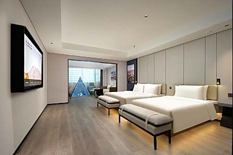 Executive Family Kid Queen