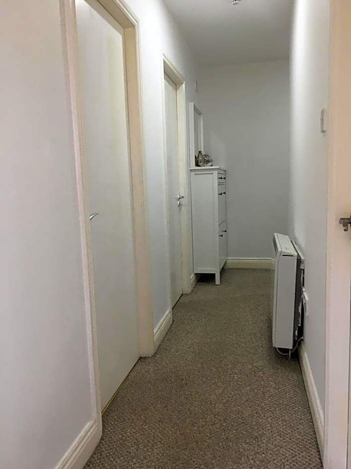 Central Spacious 3 Bedroom Apartment With Parking