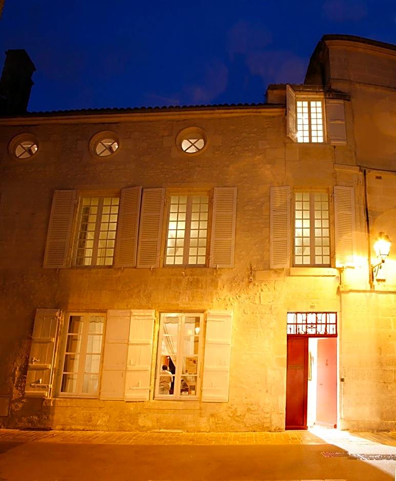 La Porte Rouge - The Red Door Inn