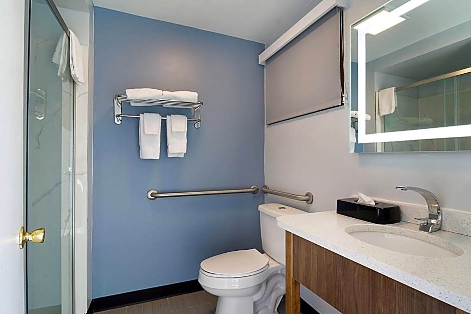 Quality Inn - On The Lake Clarksville-Boydton