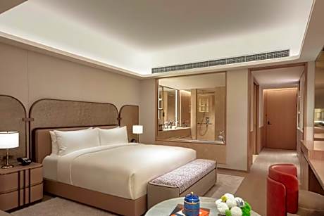 1 King Classic High Floor Lounge Access