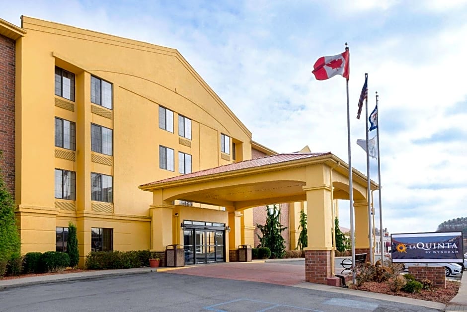 La Quinta Inn & Suites/New River Gorge National Park
