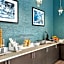Days Inn & Suites by Wyndham Bowling Green