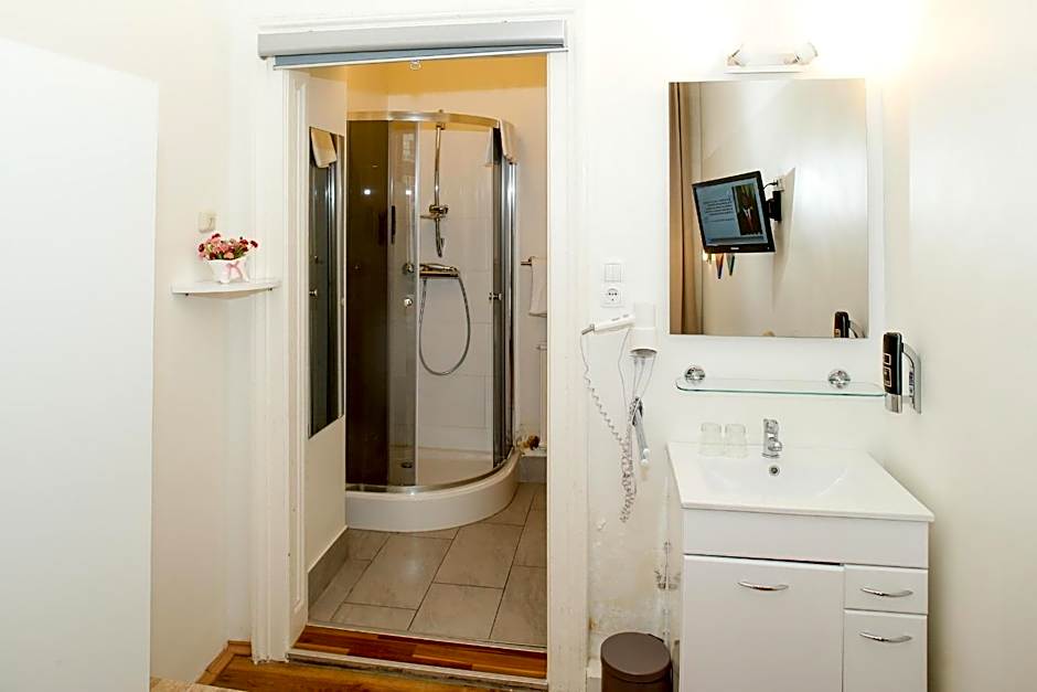 Timeout City Hotel, 5 min to city center, Self Check In