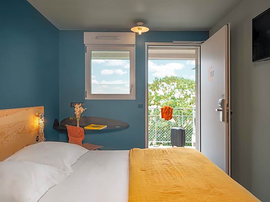 Eklo Paris Roissy CDG Airport