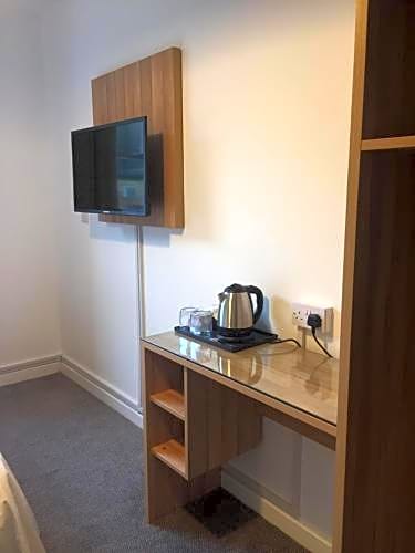 OYO Greenleafe Hotel