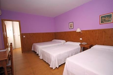 Quadruple Room (2 Adults + 2 Children)