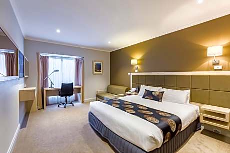 The Waverley International Hotel