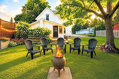 Walk to Beach and Downtown - Wellington PEC Cottage