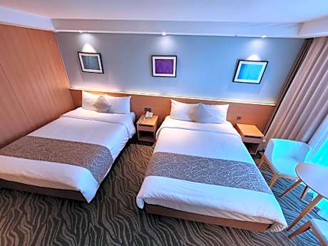 Deluxe Family Twin Room