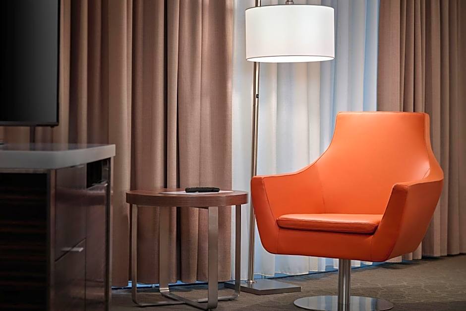 Delta Hotels by Marriott Edmonton Centre Suites