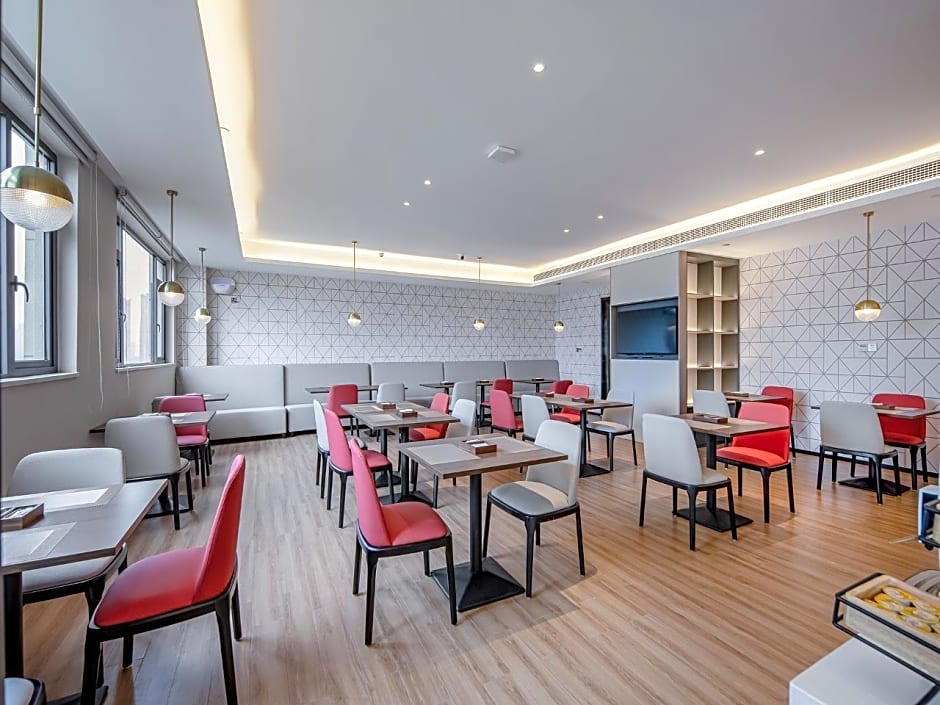 Borrman Hotel Guigang Macaojiang Park High-speed Railway Station