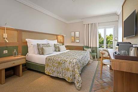 Family Room with Garden View