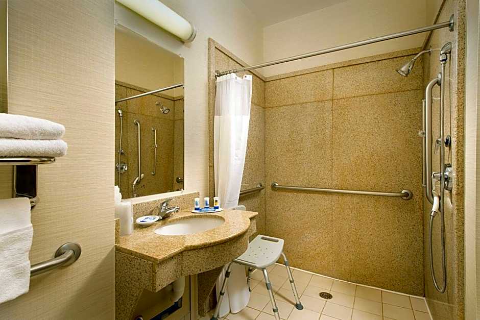 Fairfield Inn & Suites by Marriott Marshall