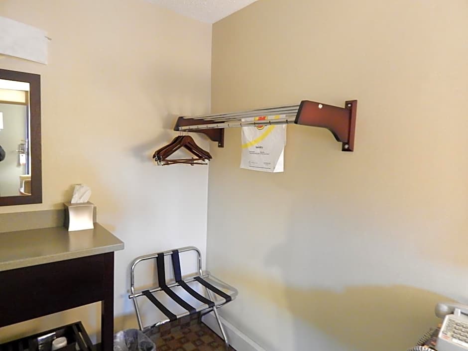 Super 8 by Wyndham White River Junction