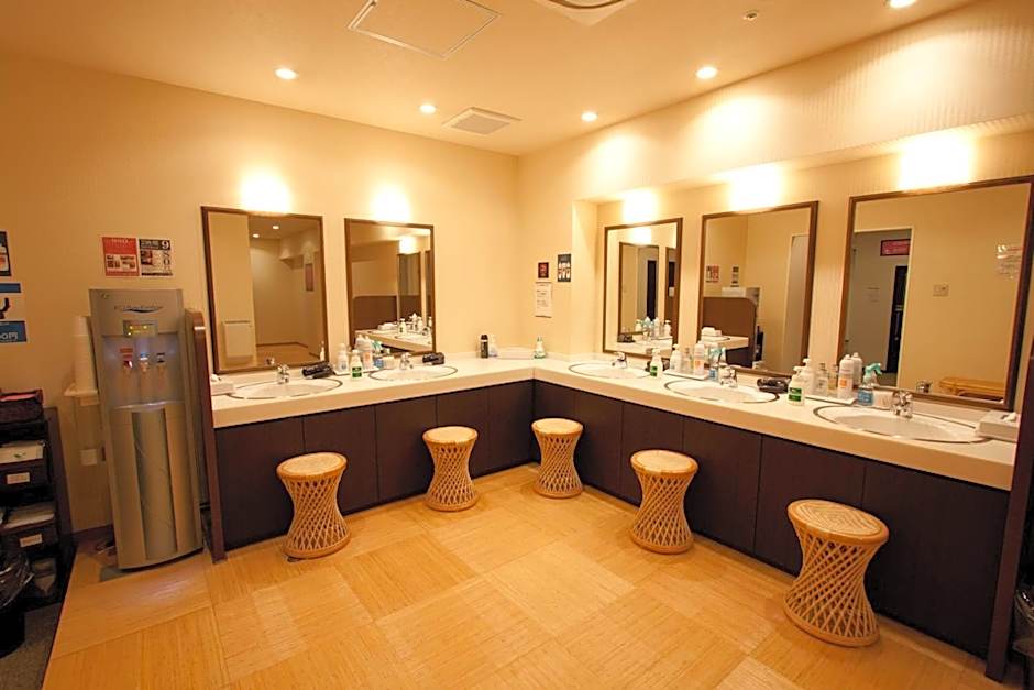 HEARTS Capsule Hotel & Spa Nakasu -Male only-