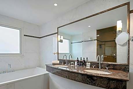 presidential suite, 1 bedroom suite, 1 king, city view, balcony