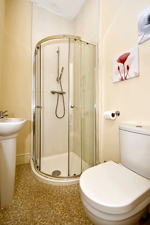 Townhouse @ 178 Ruskin Road Crewe