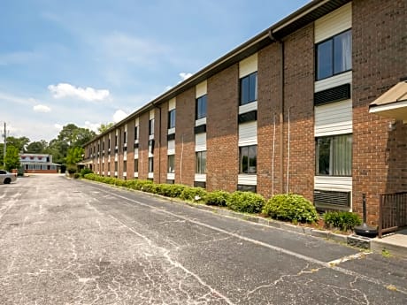 Raceway Inn Darlington By OYO