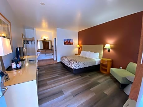 Deluxe King Suite