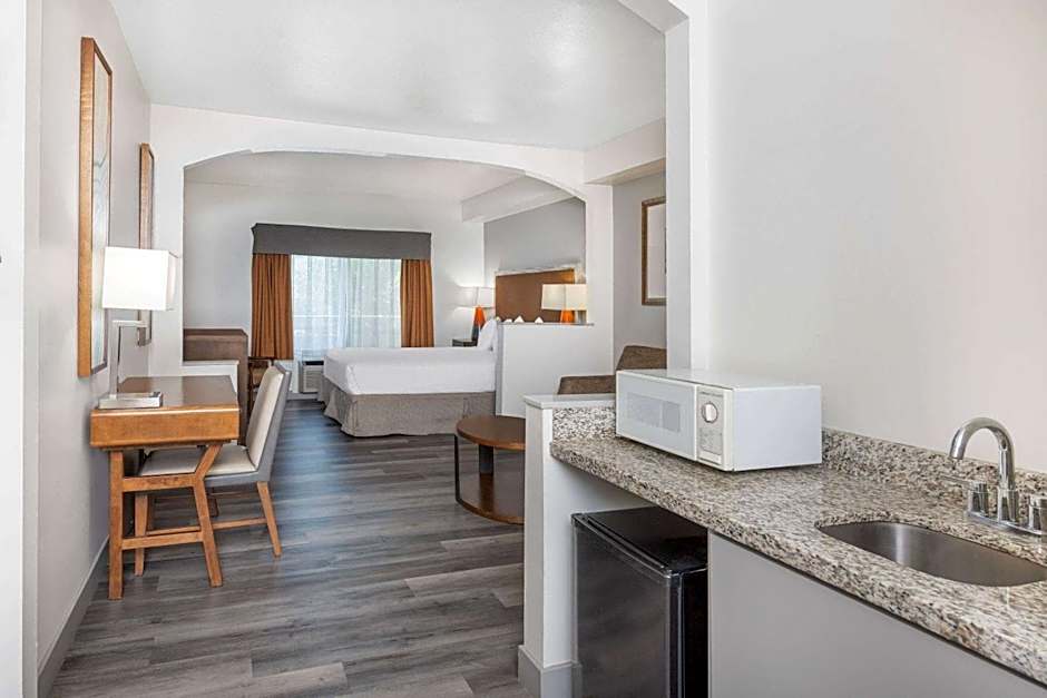 Ramada Limited Bakersfield North