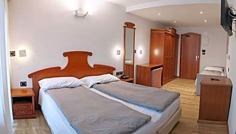 Classic Quadruple Room