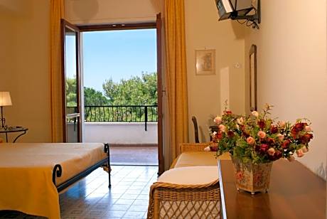 Deluxe Double Room with Shower