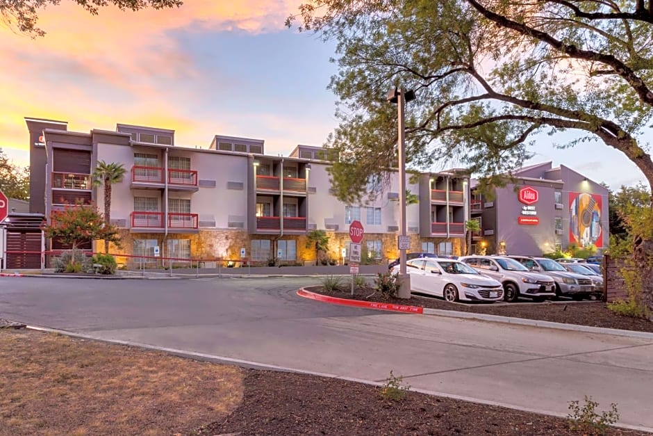 Aiden by Best Western @ Austin City Hotel