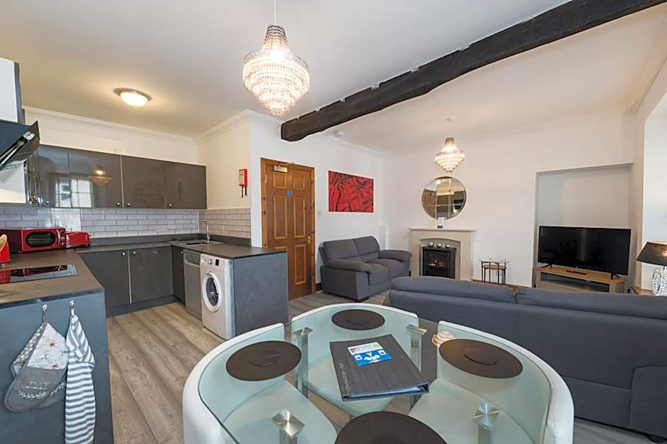 Crown and Cushion Appleby