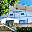 Hakuba Pension & Log Hotel Meteor